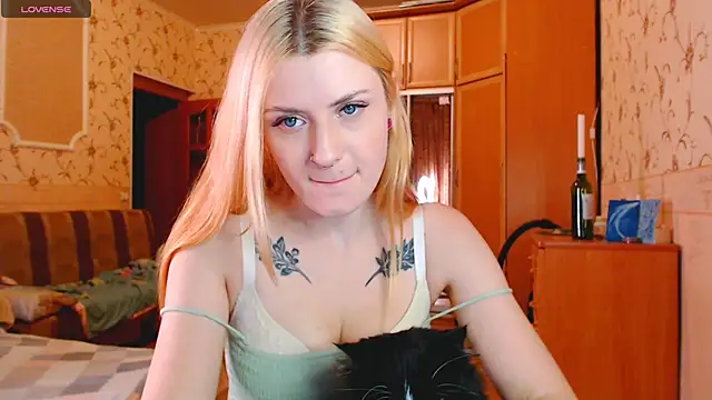 MarySweetness online show from 02.12.25