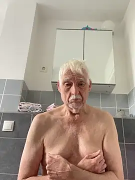 Steffibi1954 online show from 10.31.25