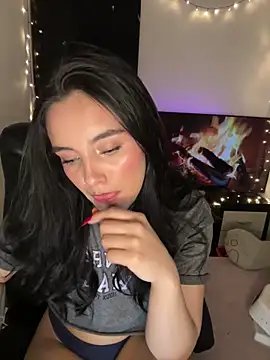 Snapshot of salome_polaniiee chatting on 02.08.25 salome polaniiee online show from 02.08.25