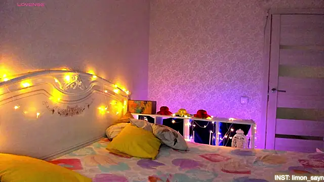 LillyMoure  online show from 03.18.26