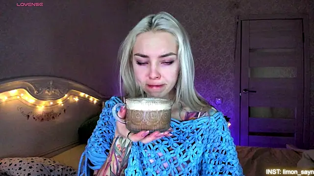 Snapshot of LillyMoure_ chatting on 05.19.26 LillyMoure online show from 05.19.26