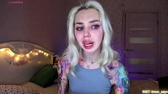 Snapshot of LillyMoure_ chatting on 06.02.26 LillyMoure online show from 06.02.26