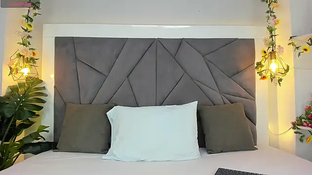 Snapshot of KiarhaTrixie chatting on 11.12.25 KiarhaTrixie online show from 11.12.25