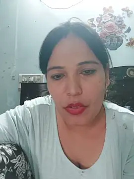 Snapshot of Poojabhabi101 chatting on 06.05.26 Poojabhabi101 online show from 06.05.26