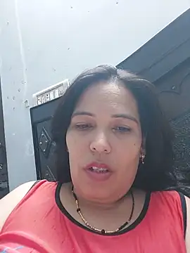 Snapshot of Poojabhabi101 chatting on 06.27.26 Poojabhabi101 online show from 06.27.26