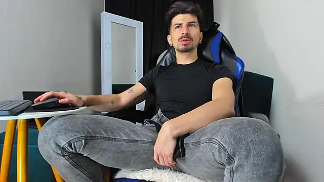 LiamCossio  online show from 01.10.25