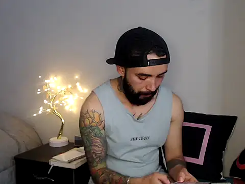 Snapshot of transgenderboy chatting on 09.08.25 transgenderboy online show from 09.08.25