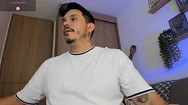 Snapshot of alejandro_stark chatting on 06.22.26 alejandro stark online show from 06.22.26