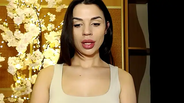 Snapshot of Mika_Gold chatting on 02.10.25 Mika Gold online show from 02.10.25