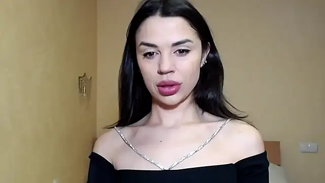 Snapshot of Mika_Gold chatting on 02.19.25 Mika Gold online show from 02.19.25