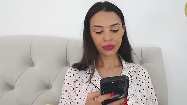 Snapshot of Mika_Gold chatting on 09.16.25 Mika Gold online show from 09.16.25