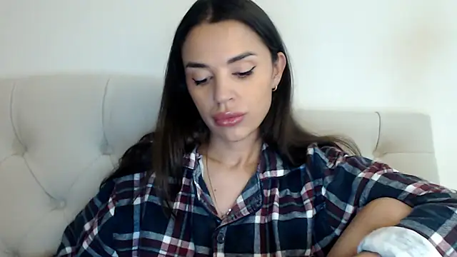 Snapshot of Mika_Gold chatting on 10.09.25 Mika Gold online show from 10.09.25