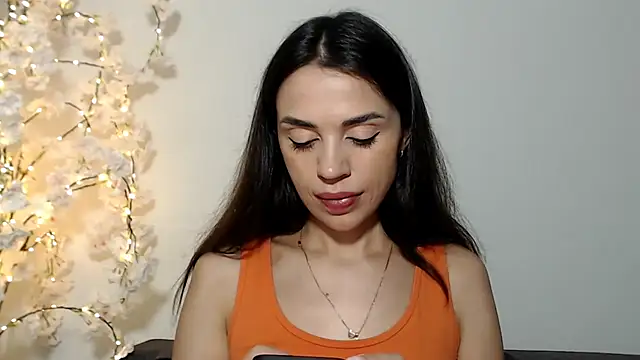 Snapshot of Mika_Gold chatting on 10.15.25 Mika Gold online show from 10.15.25