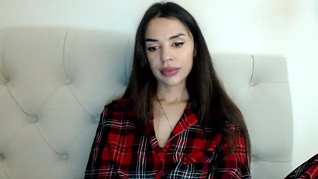 Snapshot of Mika_Gold chatting on 10.27.25 Mika Gold online show from 10.27.25