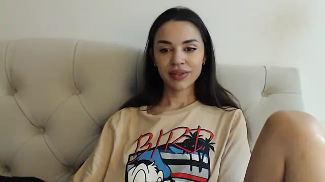 Snapshot of Mika_Gold chatting on 11.06.25 Mika Gold online show from 11.06.25