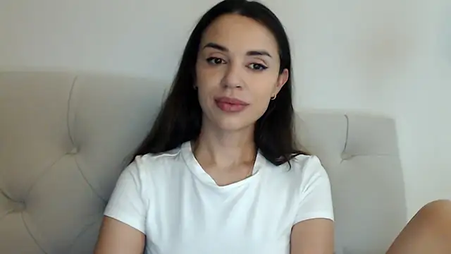 Snapshot of Mika_Gold chatting on 11.08.25 Mika Gold online show from 11.08.25