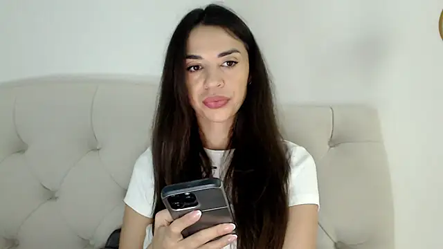 Snapshot of Mika_Gold chatting on 11.23.25 Mika Gold online show from 11.23.25