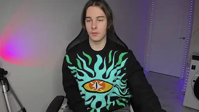 Snapshot of Vincent_Strong chatting on 12.22.24 Vincent Strong online show from 12.22.24