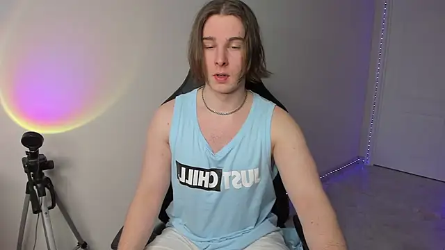 Snapshot of Vincent_Strong chatting on 02.21.25 Vincent Strong online show from 02.21.25