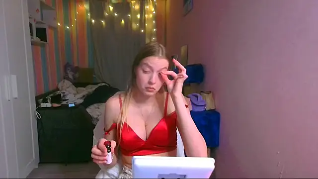 Snapshot of __Aphrodita__wow__ chatting on 12.10.24 Aphrodita wow online show from 12.10.24