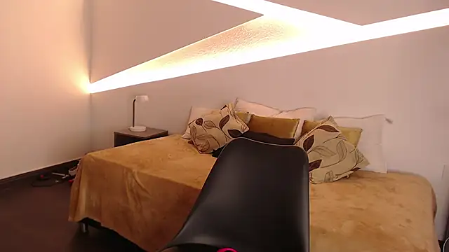 hot little bunny online show from 01.24.25