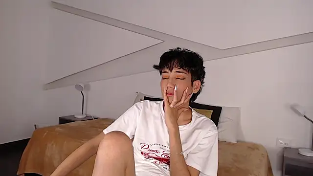 hot little bunny online show from 02.06.25