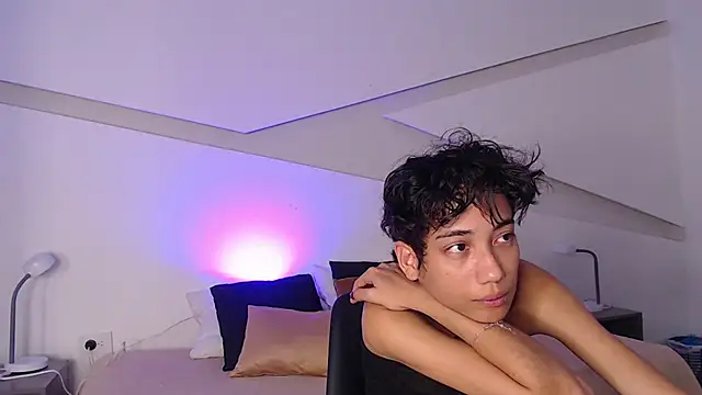 hot little bunny online show from 03.12.25