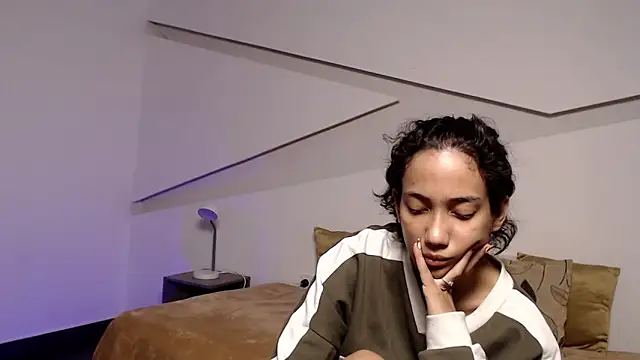 hot little bunny online show from 09.10.25