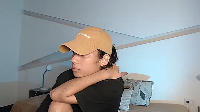 hot little bunny online show from 10.05.25