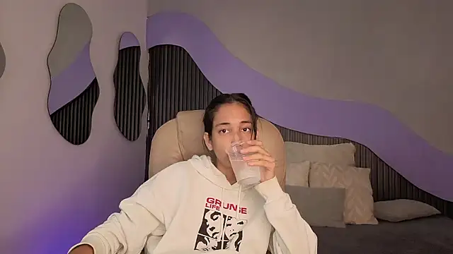 hot little bunny online show from 03.02.26