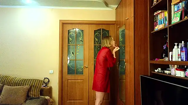 YourQueenX online show from 03.06.26