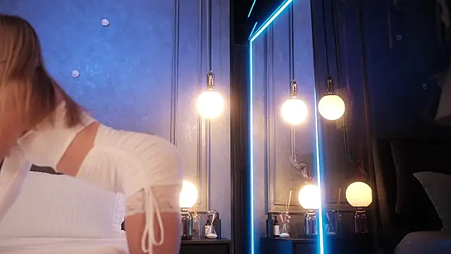 Rikka Moore online show from 10.02.25