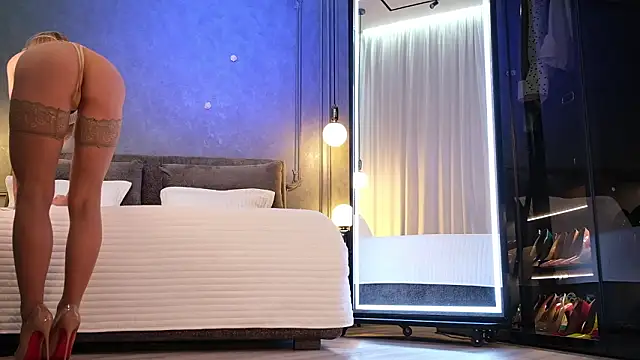 Snapshot of Rikka_Moore chatting on 02.12.26 Rikka Moore online show from 02.12.26