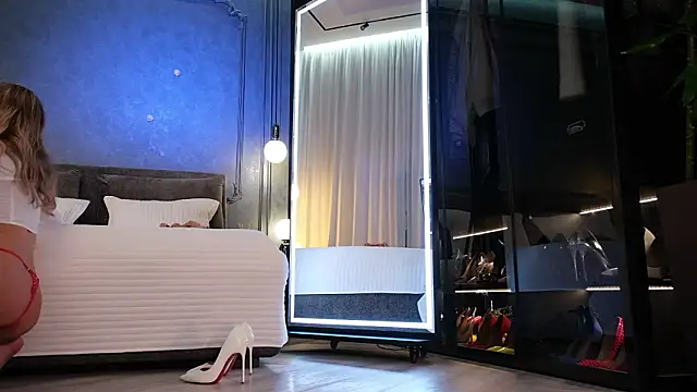 Snapshot of Rikka_Moore chatting on 02.19.26 Rikka Moore online show from 02.19.26