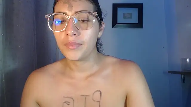 Snapshot of DaMikaela_ chatting on 03.05.25 DaMikaela online show from 03.05.25