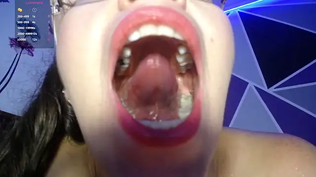 Snapshot of DaMikaela_ chatting on 11.27.25 DaMikaela online show from 11.27.25