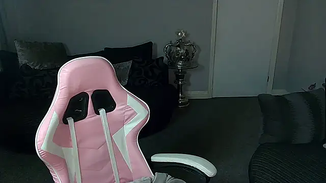 Red firesquirt online show from 02.03.25