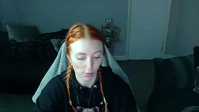 Red firesquirt online show from 02.04.25