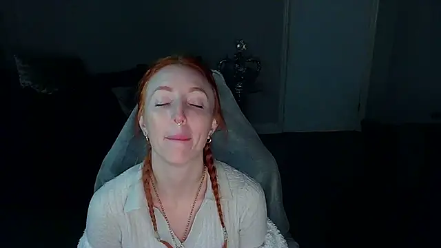 Red firesquirt online show from 02.04.25