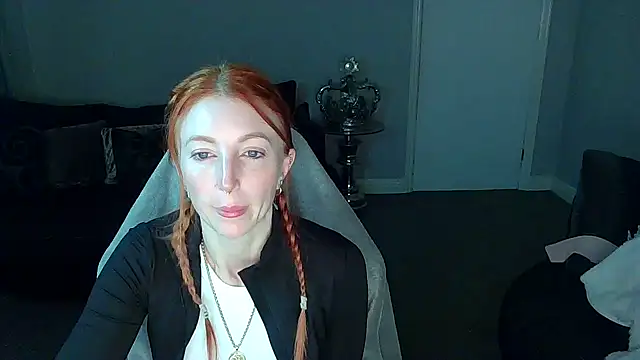 Red firesquirt online show from 02.05.25