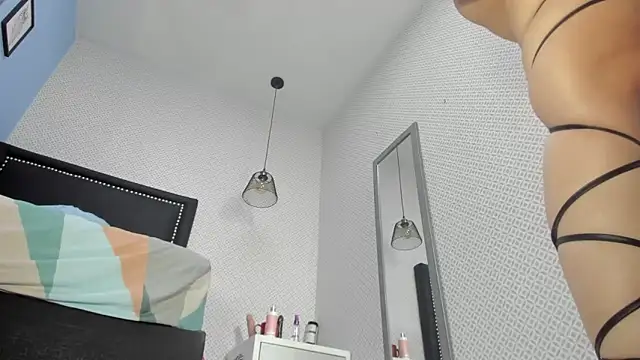 Snapshot of LORENADAVIES chatting on 02.11.25 LORENADAVIES online show from 02.11.25