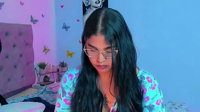 Snapshot of mabellfox chatting on 12.13.24 mabellfox online show from 12.13.24