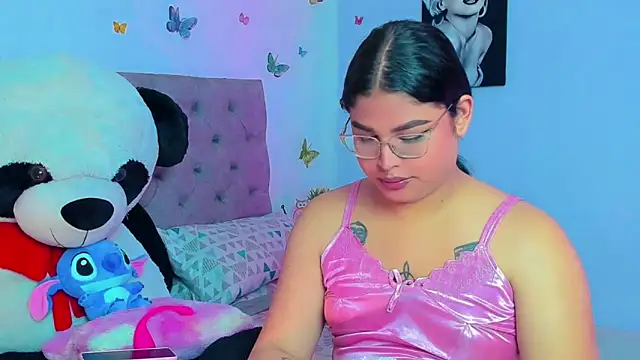 Snapshot of mabellfox chatting on 12.20.24 mabellfox online show from 12.20.24