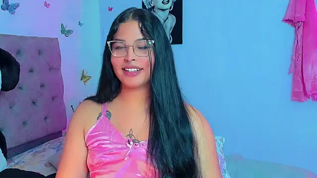 Snapshot of mabellfox chatting on 12.21.24 mabellfox online show from 12.21.24