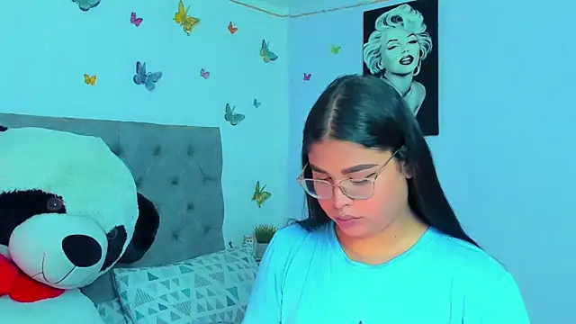 Snapshot of mabellfox chatting on 12.23.24 mabellfox online show from 12.23.24