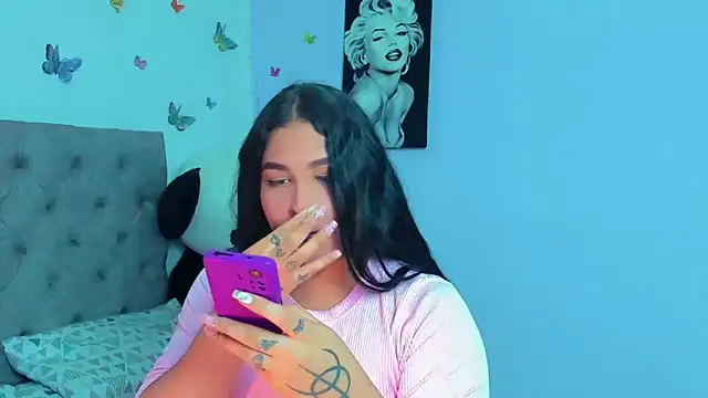 Snapshot of mabellfox chatting on 02.14.25 mabellfox online show from 02.14.25