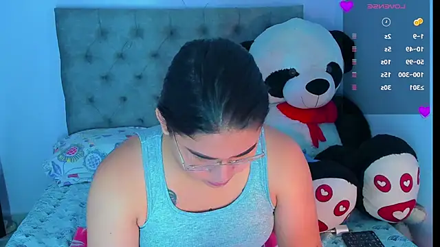 Snapshot of mabellfox chatting on 09.25.25 mabellfox online show from 09.25.25