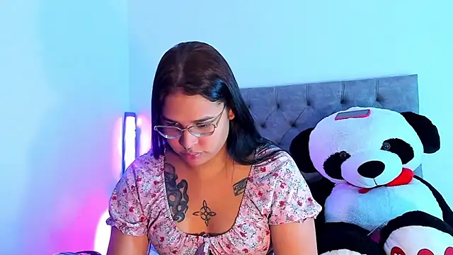 Snapshot of mabellfox chatting on 12.04.25 mabellfox online show from 12.04.25