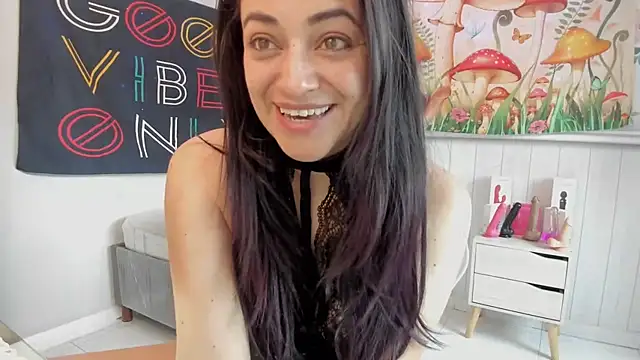 LovelyAzucena online show from 10.04.25