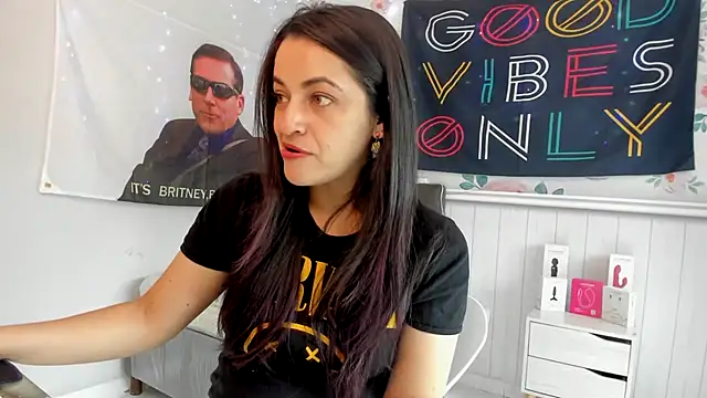 LovelyAzucena online show from 10.18.25